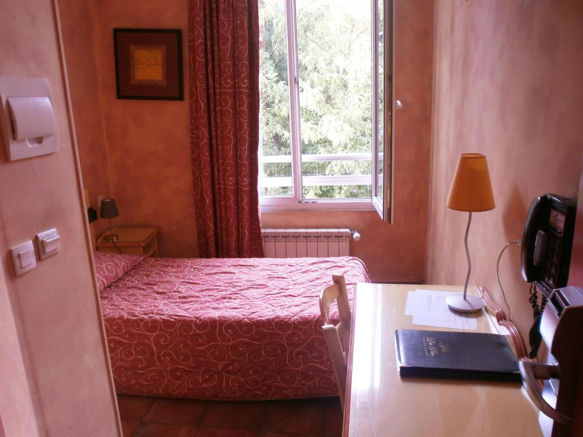 Little Palace Toulon Room photo